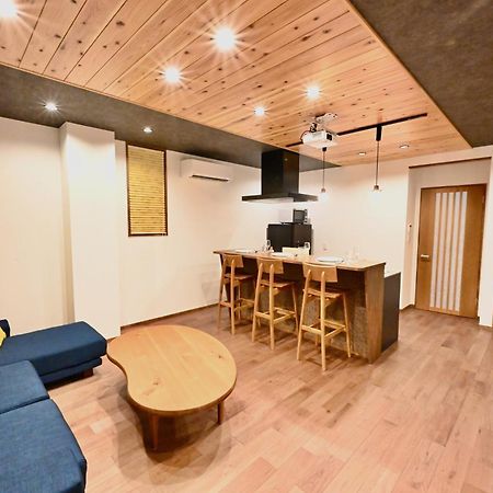 Manabi-Stay Takayama Sakura 提携駐車場利用可 古い町並みまで徒歩1分 最大9名宿泊可能な一等地で人工温泉を楽しむ Kültér fotó