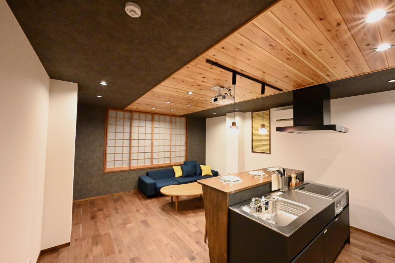 Manabi-Stay Takayama Sakura 提携駐車場利用可 古い町並みまで徒歩1分 最大9名宿泊可能な一等地で人工温泉を楽しむ Kültér fotó