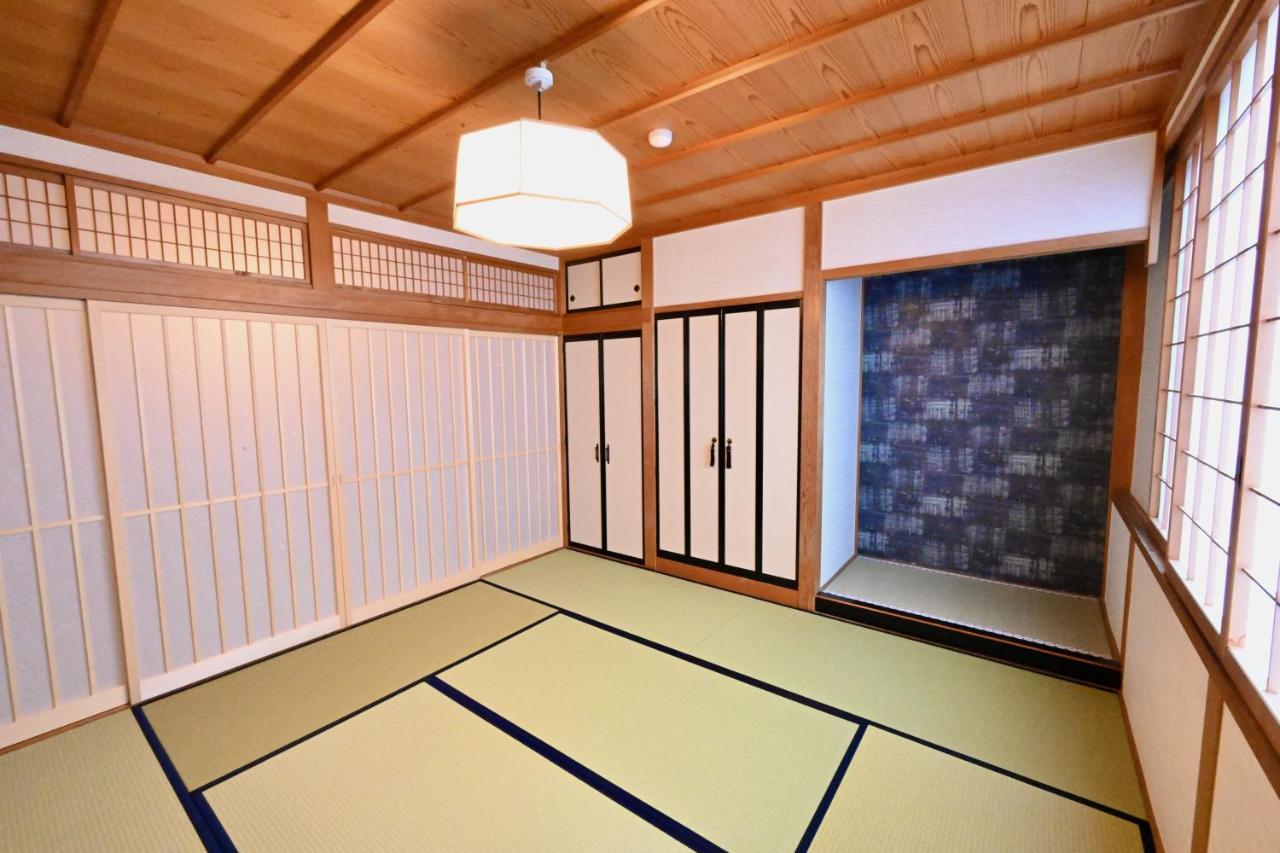 Manabi-Stay Takayama Sakura 提携駐車場利用可 古い町並みまで徒歩1分 最大9名宿泊可能な一等地で人工温泉を楽しむ Kültér fotó
